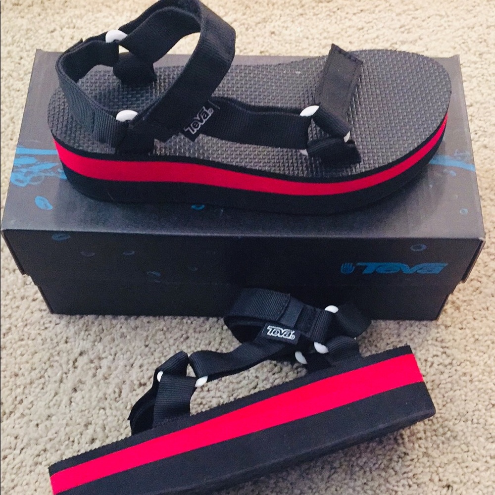 New Teva Flatform Universal sandals sz 7 Blk/Red